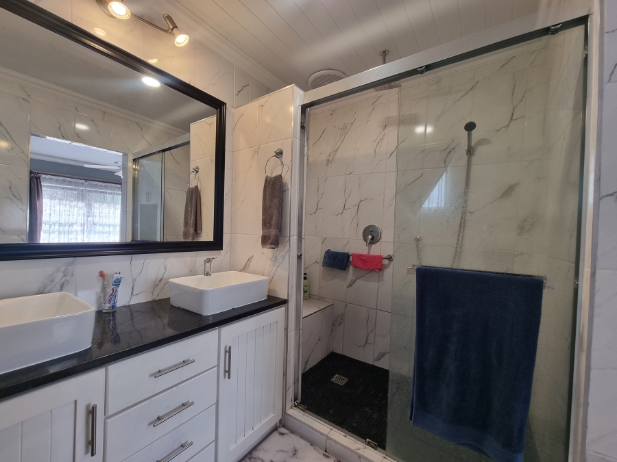 6 Bedroom Property for Sale in Dana Bay Western Cape